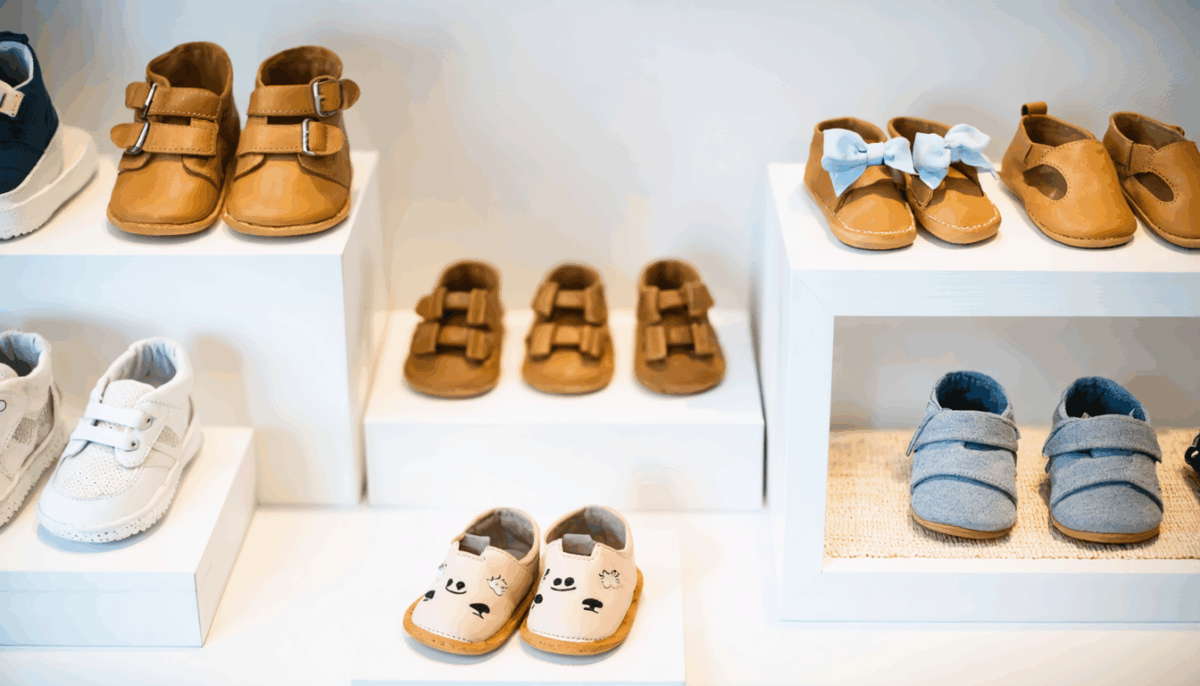 découvrez notre guide complet pour choisir les chaussures idéales pour votre bébé, avec des conseils pratiques pour assurer confort et sécurité à chaque étape de sa croissance.